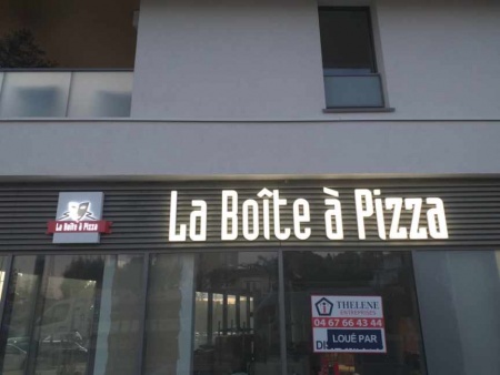 lettrage-led-enseigne-la-boite-a-pizza1.jpg