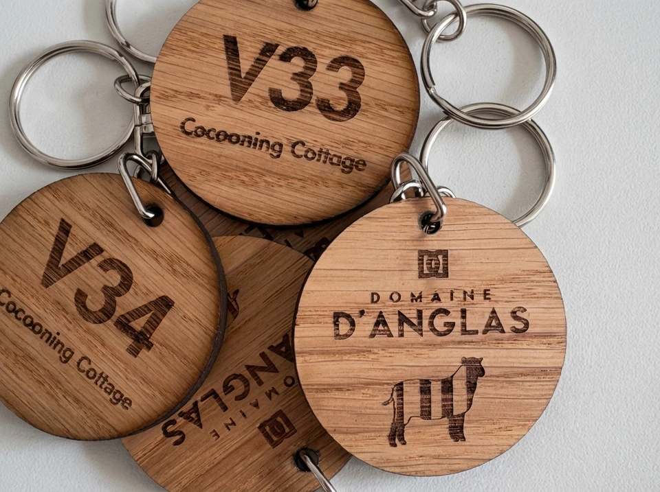 petits sacs-cadeaux pour les clients en papier artisanal