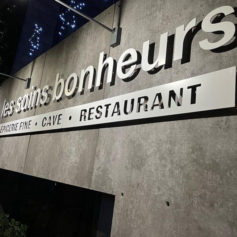 Pourquoi choisir des enseignes sur mesure pour votre entreprise dans le Gard, l'Hérault et l'Aveyron ?