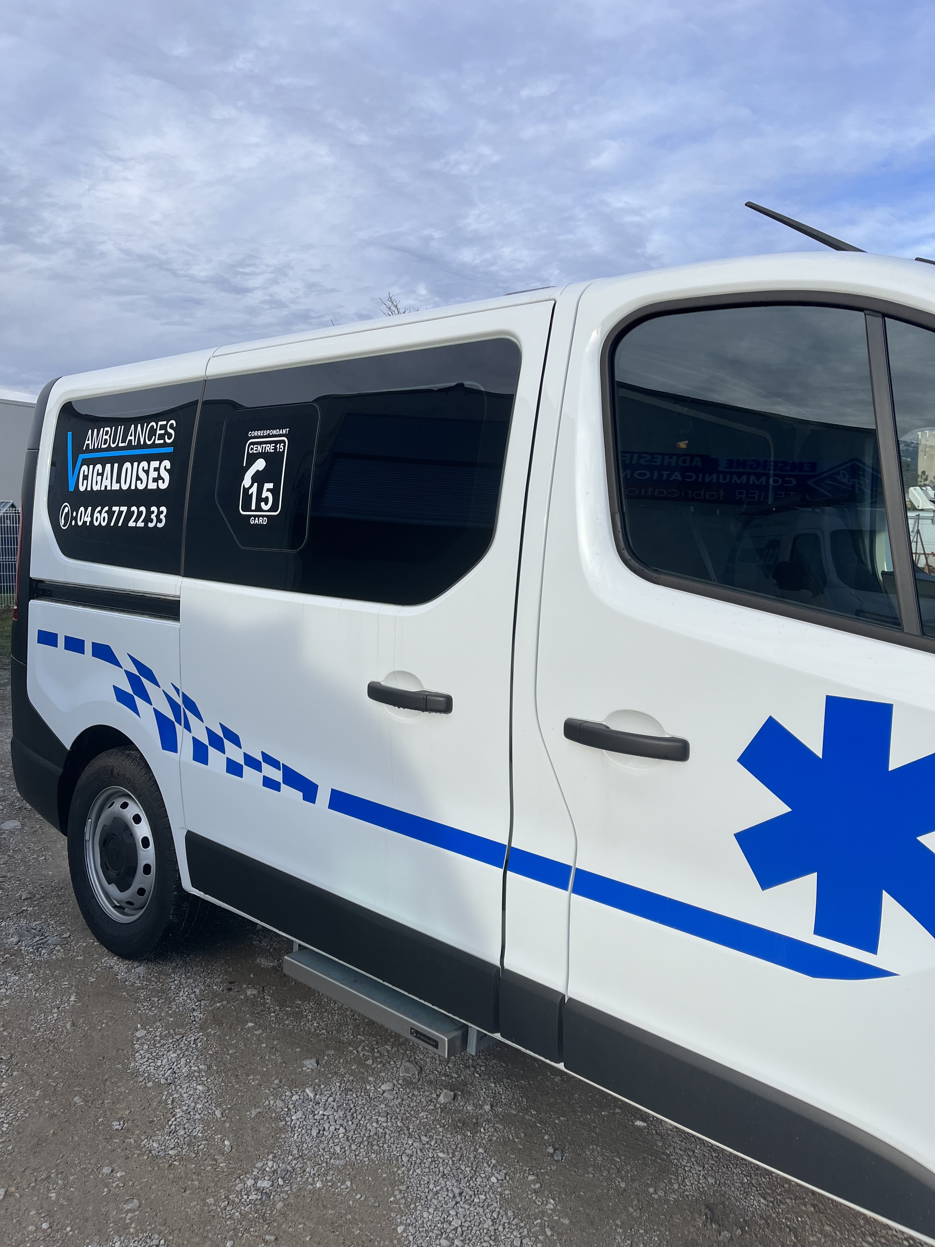 Marquage adhésif de véhicule déco ambulance Occitanie