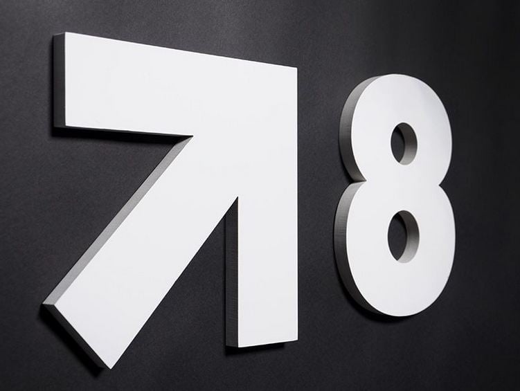 Signalétique intérieure design en lettres découpée