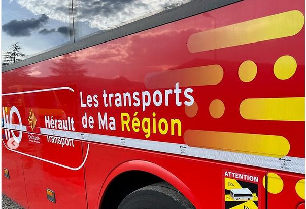 marquage adhésif de bus lio occitanie